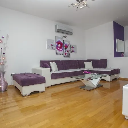 Apartman Vili شقة *